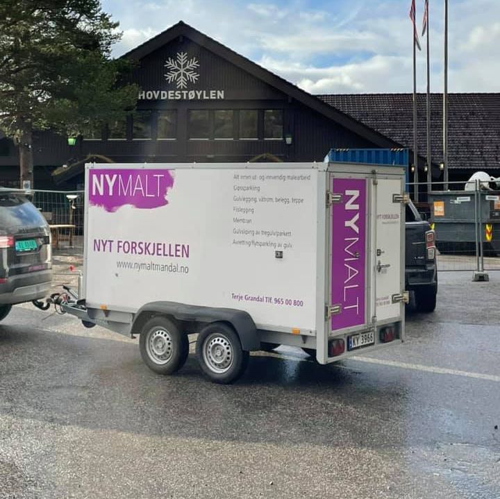 Skaphenger med logoen til Nymalt Mandal